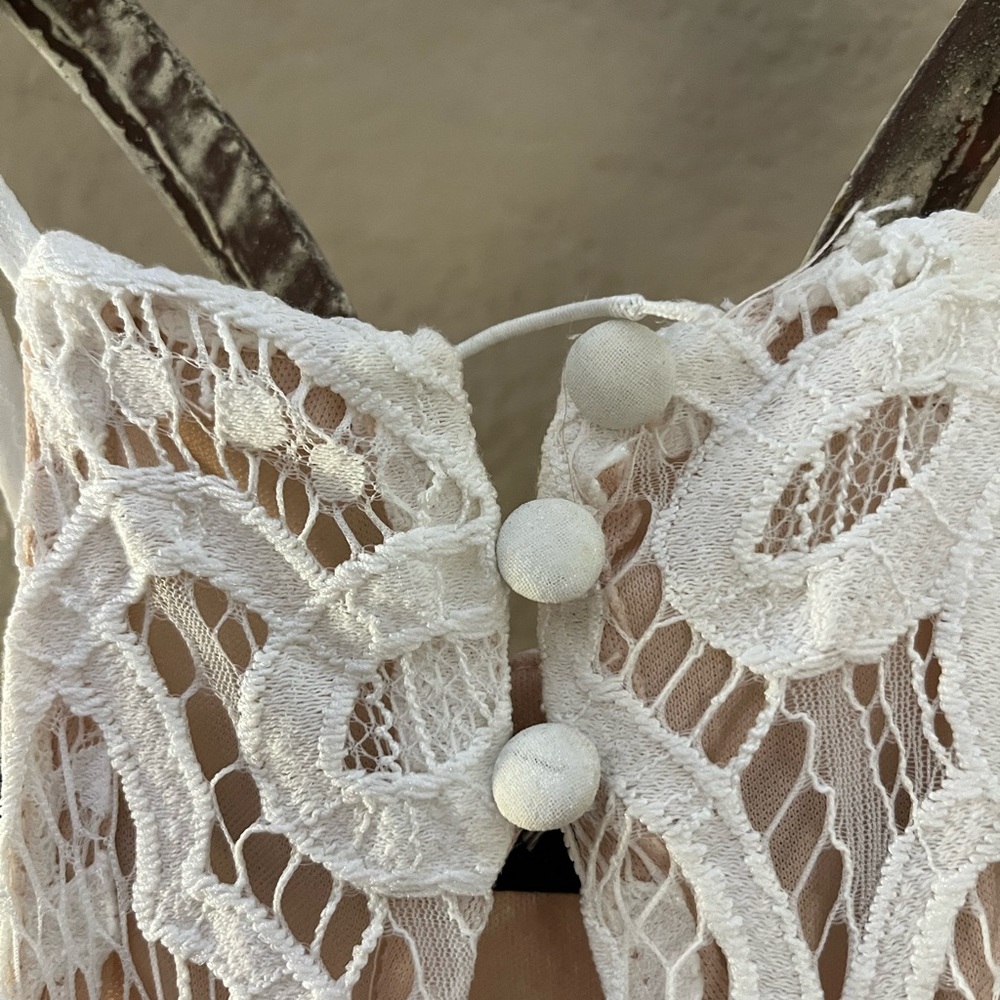 Lulus. Lace Dress Size XS Taupe underneath and Ivory Lace - Picture 10 of 13